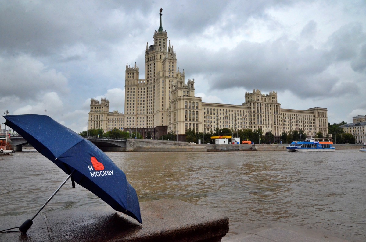 Гроза ударит по апрелю: москвичам рассказали о погоде в столице на неделю