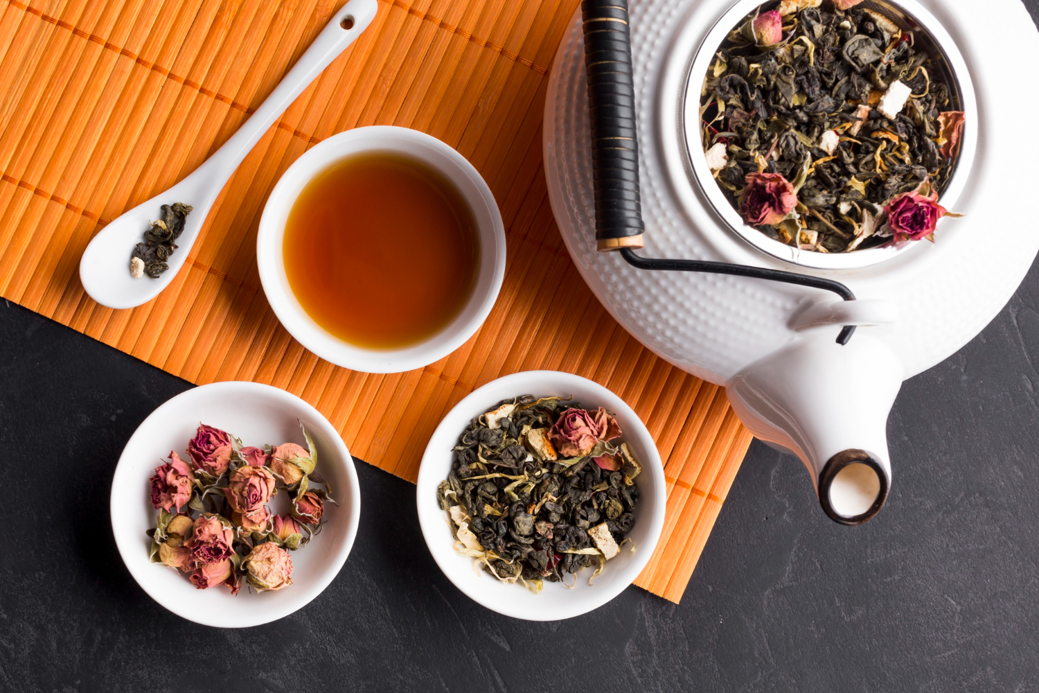 Диетолог Лазуренко: правильное использование чая в рационе помогает сбросить вес