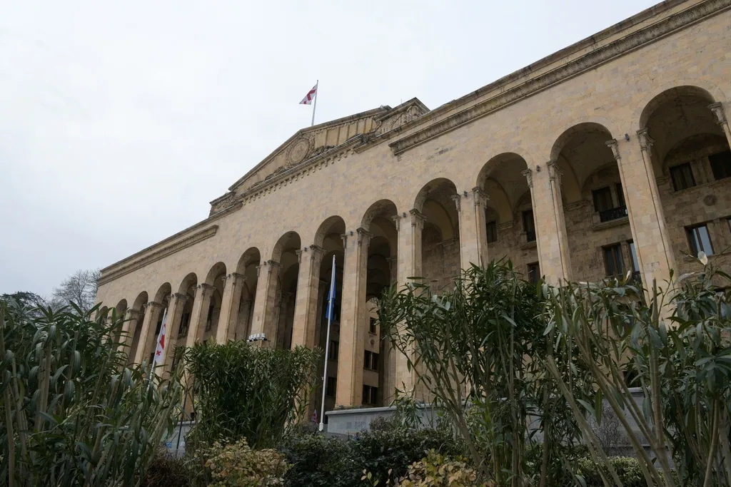 Парламент Грузии поддержал закон об иноагентах во втором чтении